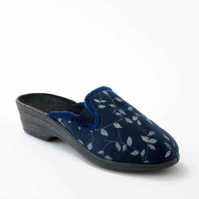 Wedge mule slipper with compensated comfort