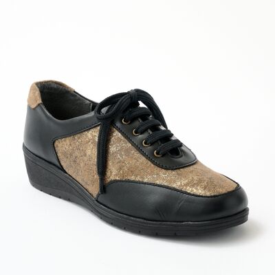 Lace-up comfort width leather derby