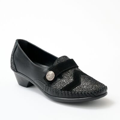 Multi-material leather moccasin