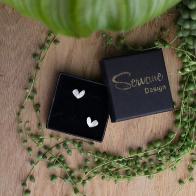 Stud earrings - Heart - Pearly silk