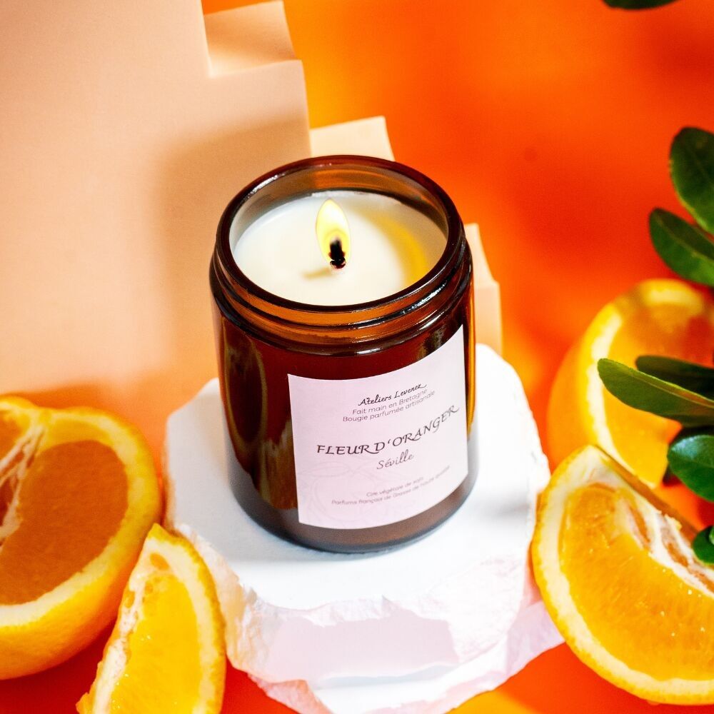 Candela profumata ai fiori d'arancio in vaso da farmacia