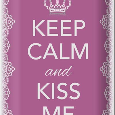 Targa in metallo con scritta "Keep Calm and kiss me" 20x30 cm