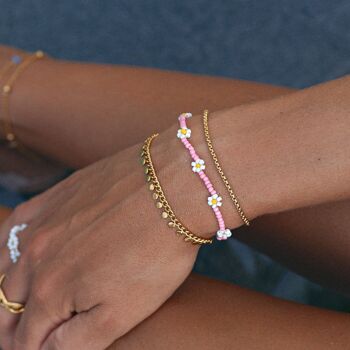 Fia - Bracelet d'été en perles roses et fleurs de marguerite 2