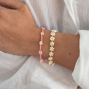 Fia - Bracelet d'été en perles roses et fleurs de marguerite 4