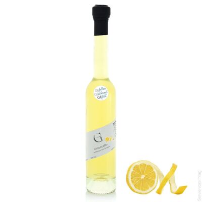 Limoncello Likör verfeinert mit Grappa