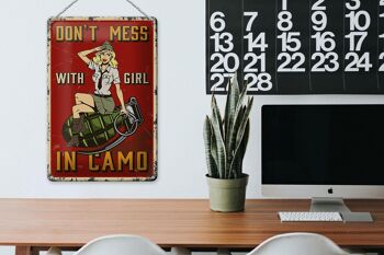Plaque en étain Pinup 20x30cm Don`t mess with Girl in camo 3