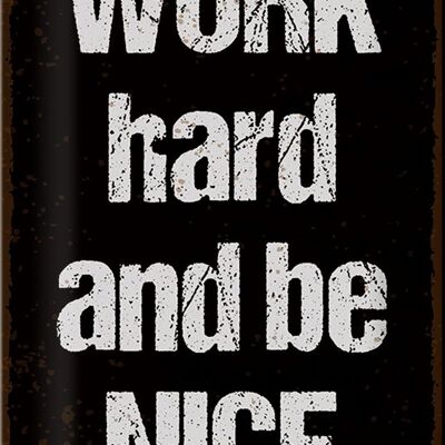 Targa in metallo con scritta "Work hard and be nice" 20x30 cm