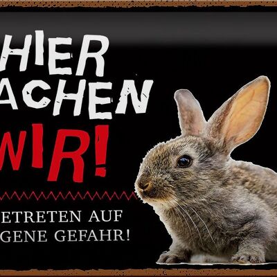 Blechschild Spruch 30x20cm Tiere Hase hier wachen wir