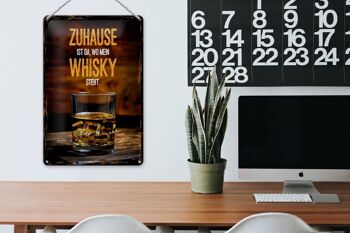 Plaque en étain disant "La maison est là où se trouve mon whisky" 20x30cm 3