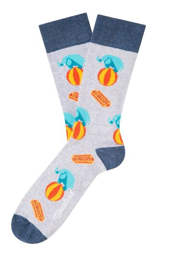 Éléphant en chaussettes de cirque 1