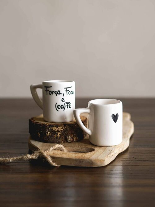 Conjunto 2 chávenas de café com mensagem "força, foco e (ca)fé"