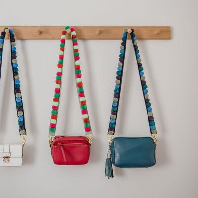 Correa para bolso con pompones verde y coral
