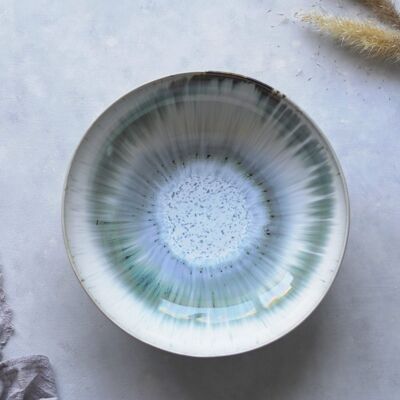 Spotted pattern salad bowl