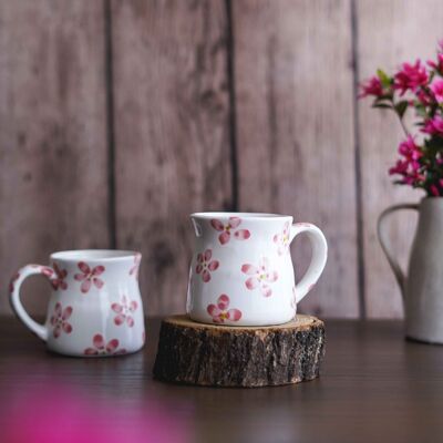 Tazza con fiori di ciliegio