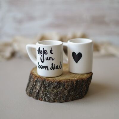 Set mit 2 Kaffeetassen mit der Aufschrift „Guten Morgen“.