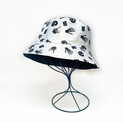 Reversible skull print bucket hat