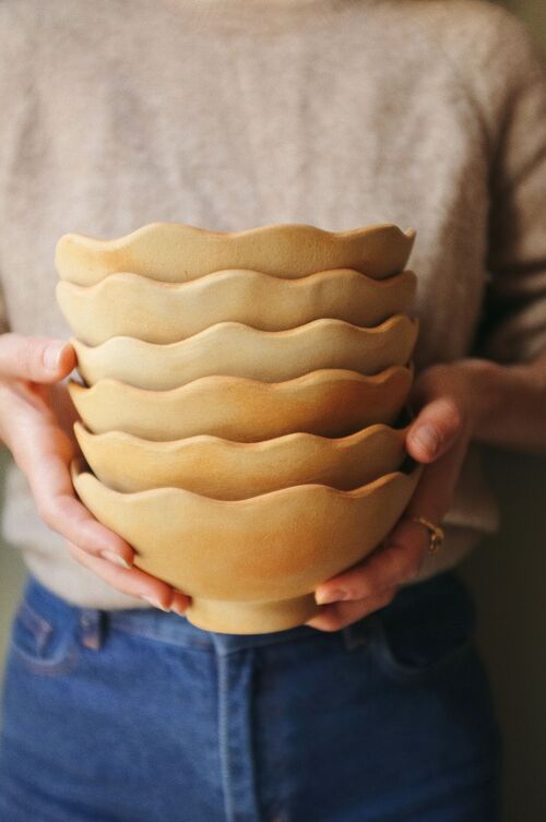 Cuencos artesanales de cerámica con ondas