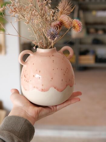 Vase en céramique en grès avec anses et vagues 1