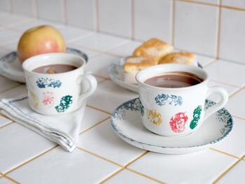 Tasse à thé ou à café avec soucoupe peinte à la main avec des éponges de mer 3
