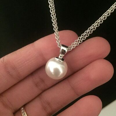 Colliers de perles Liora réalisés avec des éléments Swarovski