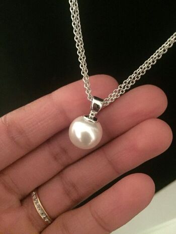 Colliers de perles Liora réalisés avec des éléments Swarovski 1