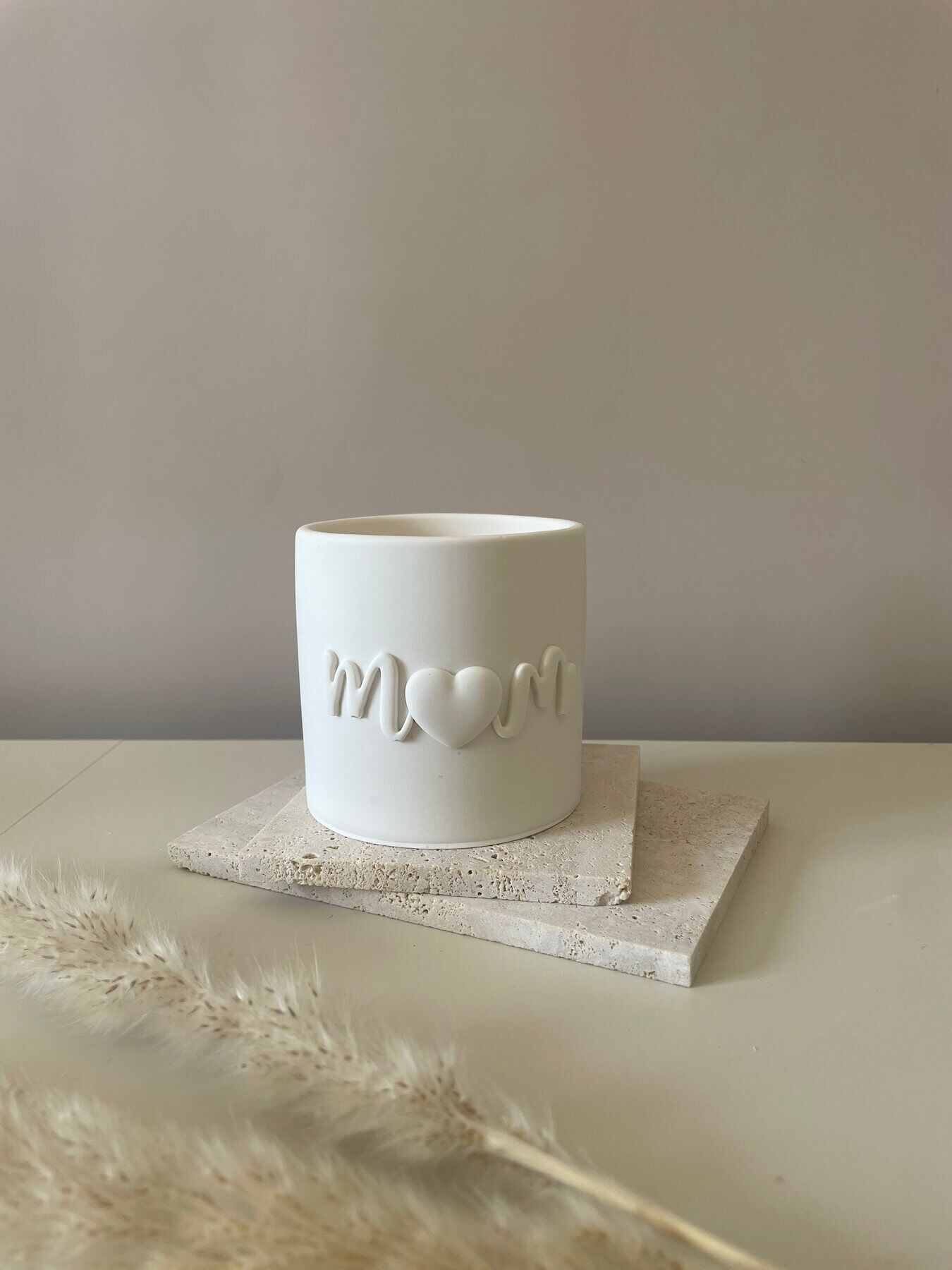 MOM scented candle