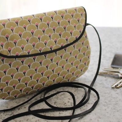 Poketto bag with golden fans
