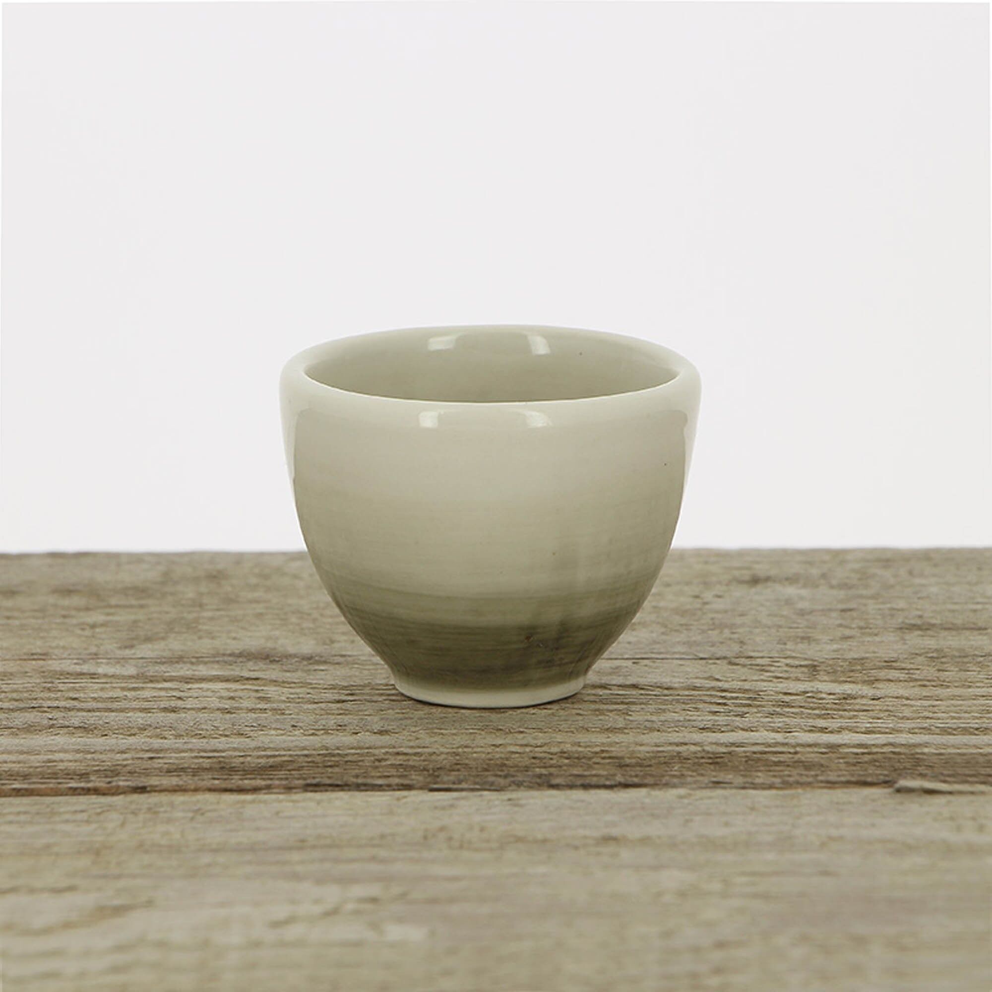 Eierbecher aus Porzellan grau