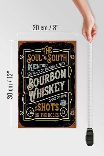 Panneau en bois indiquant des shots de whisky Bourbon de 20 x 30 cm sur des rochers 4