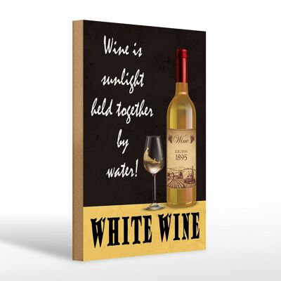 Letrero de madera que dice "Vino blanco 20x30 cm" se sostiene con la luz del sol.