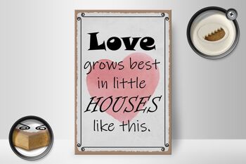 Panneau en bois 20x30 cm indiquant que l'amour pousse mieux dans les petites maisons 2