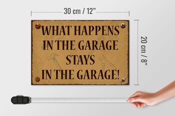 Panneau en bois indiquant 30x20 cm que ce qui se passe dans le garage reste dedans 4
