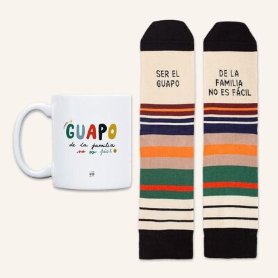Tasse + Socken „Der Hübsche in der Familie zu sein ist nicht einfach“