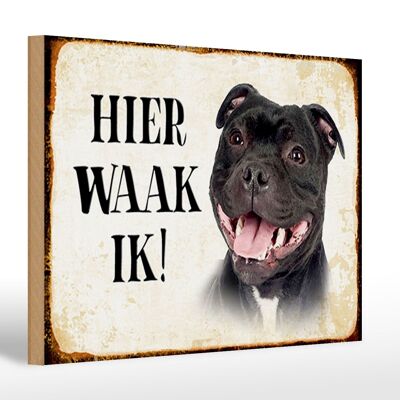 Holzschild Spruch 30x20cm holländisch Hier Waak ik Staffordshire Bull Terrier