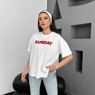 T-shirt a maniche corte con scritta "SUNDAY" - DOMENICA