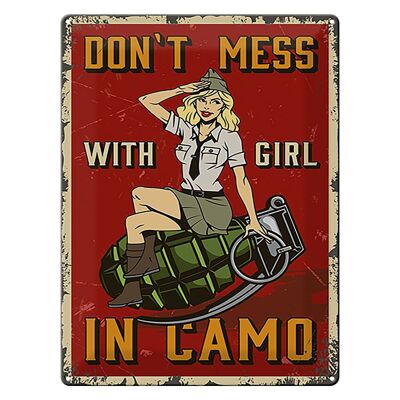 Cartel de chapa Pinup 30x40cm No te metas con Chica de camuflaje