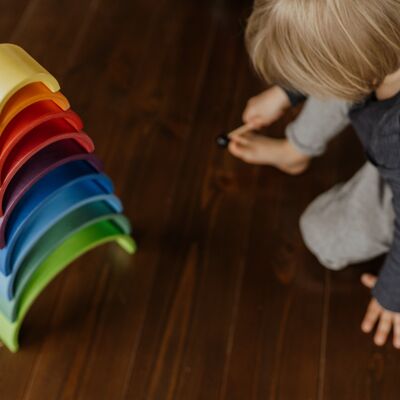 Impilatore arcobaleno in legno, colorato