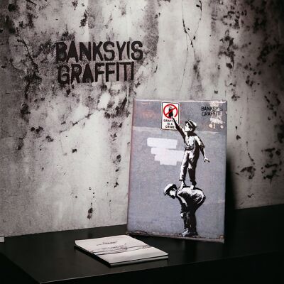 Banksy's Graffiti Calamita Frigo - Graffiti is a Crime