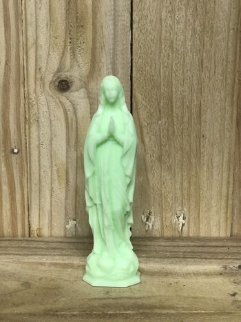 Madone (vierge Marie) en cire coloris vert acidulé 2