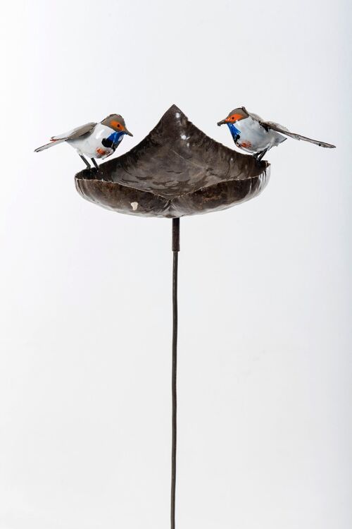 METAL WHITE SPOTTED BLUE THROAT HEART BOWL ON STICK