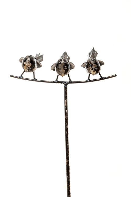 METAL FAM OF 3 NATURAL WREN ON STICK