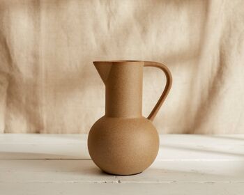 Pichet et vase décoratifs en céramique Ember 1