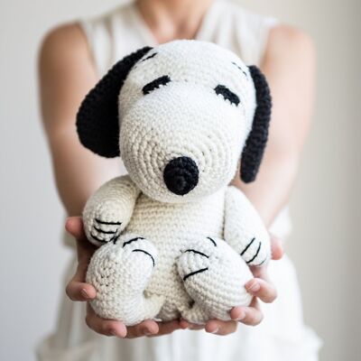 Peanuts: Snoopy Amigurumi Crochet Kit