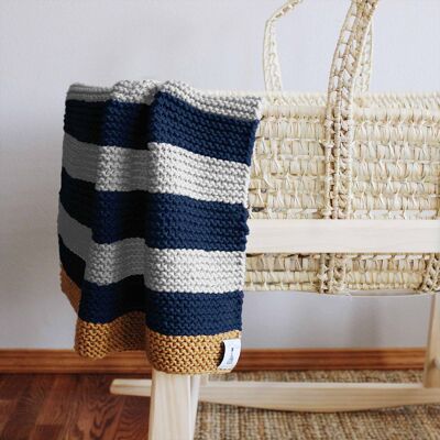 Sophie la girafe: Sleepy Baby Blanket Knitting Kit - Tan / Graphite Blue / Dove Grey