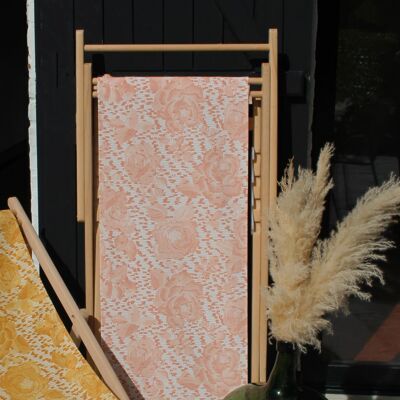Deckchair in wood and pink polyester