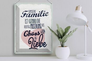 Panneau en étain disant Our Family Chaos Love Heart 30x40cm 3