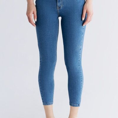 WS1014-325 Gamba corta da donna, vestibilità skinny, blu cielo giorno