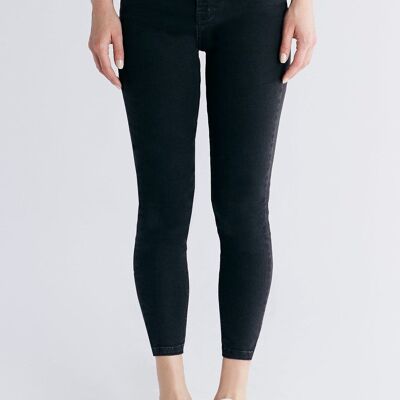 WS1015-145 Women's Short Leg Skinny Fit, Carbon Gray