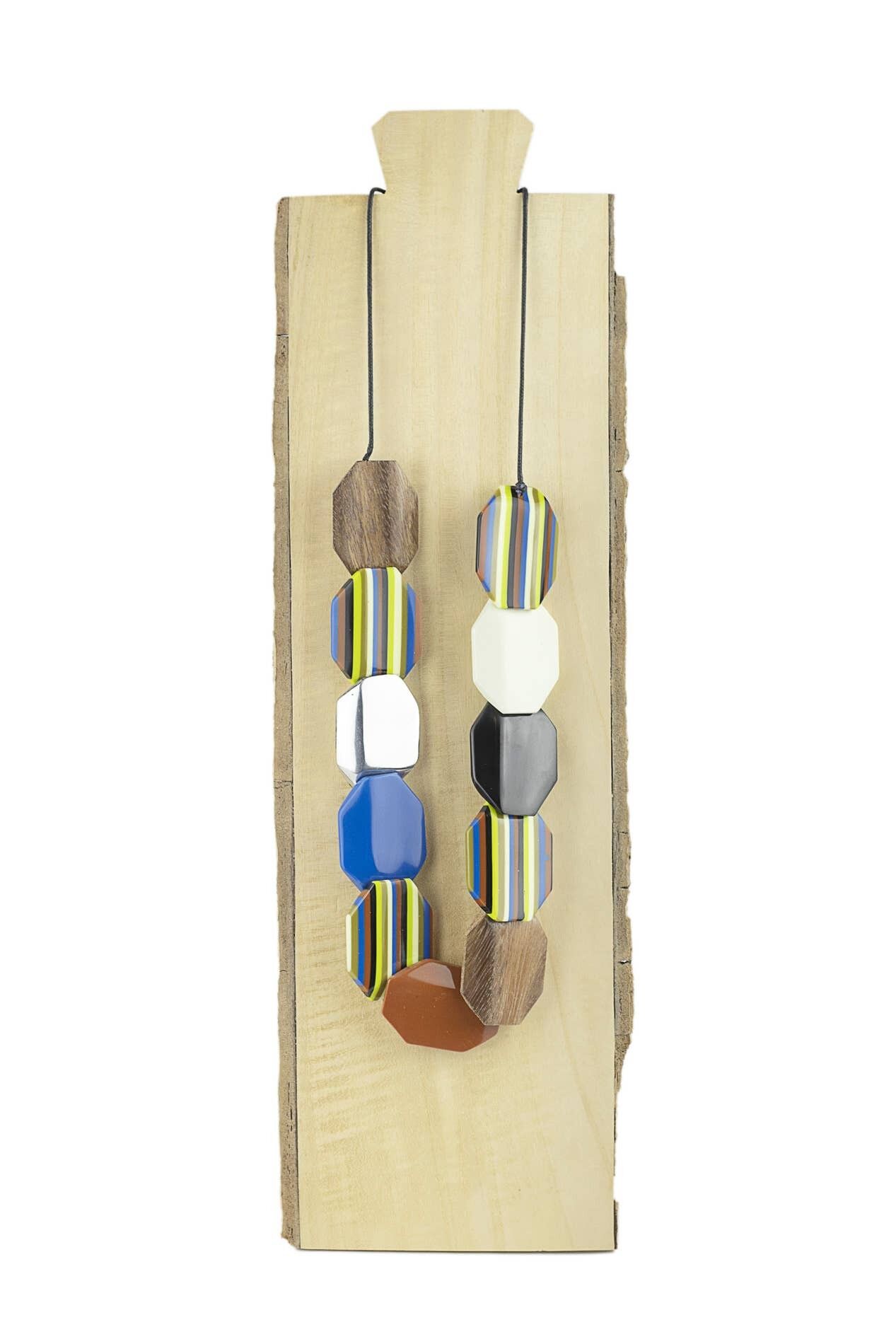 Collana con undici esagoni