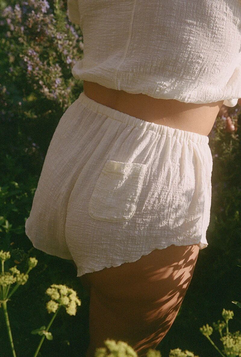 Meredith Shorts – Ecru